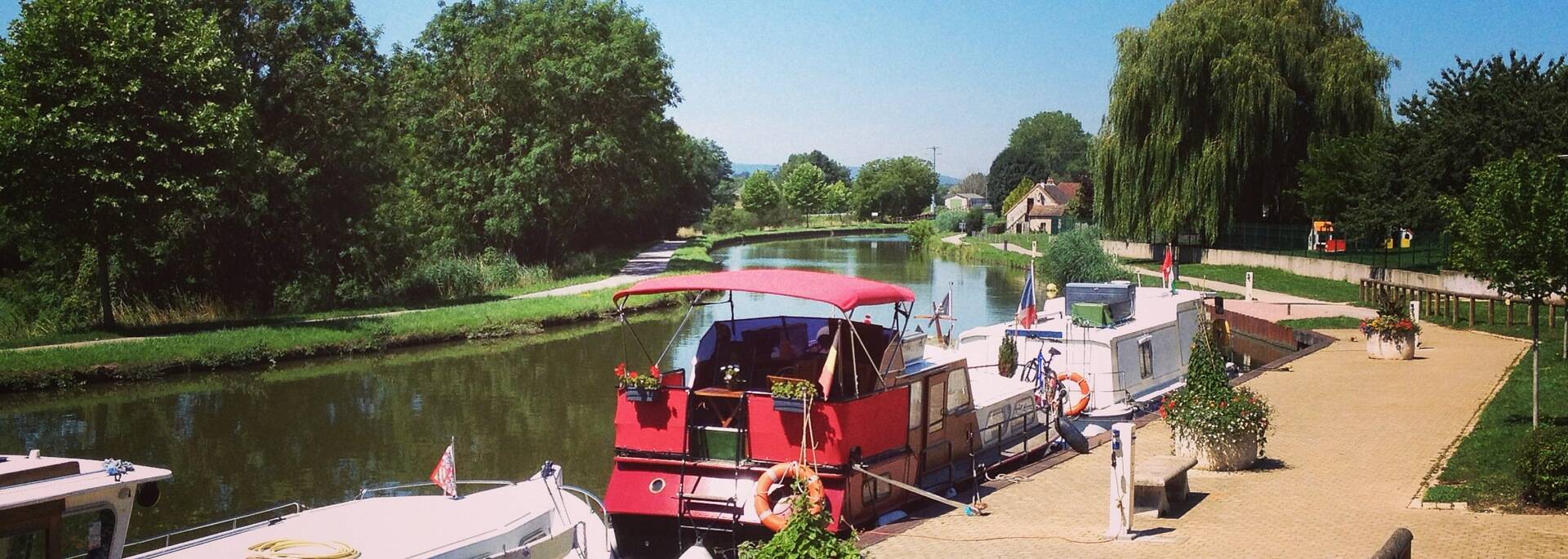 Canal du centre Entre Chalon sur Saône et Rully Halte nautique de Fragnes