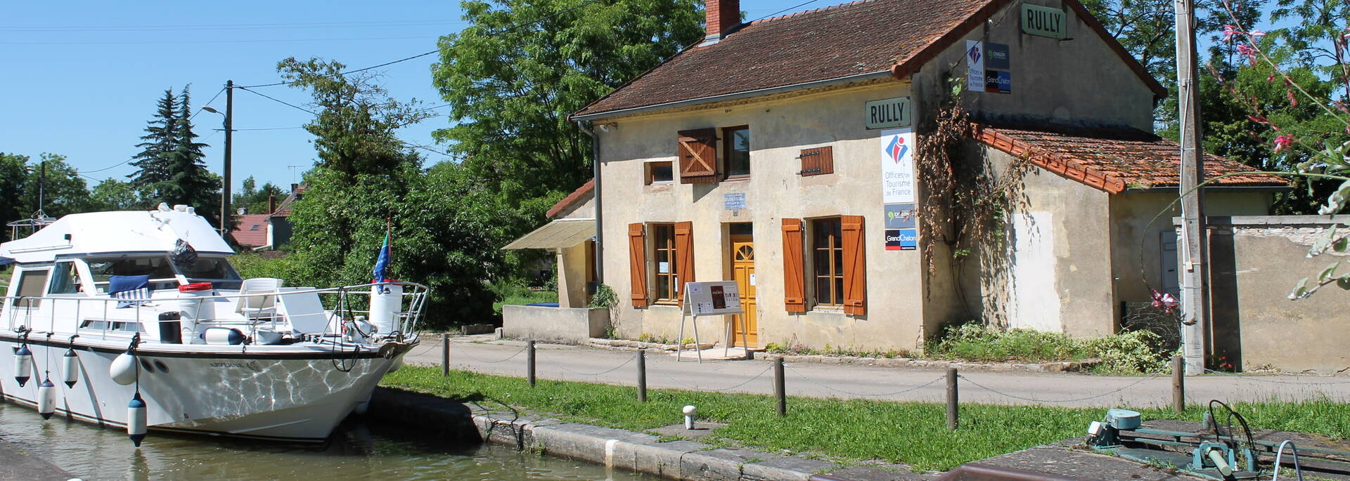 Navigation sur le Canal du Centre à Rully, Bureau d'information touristique