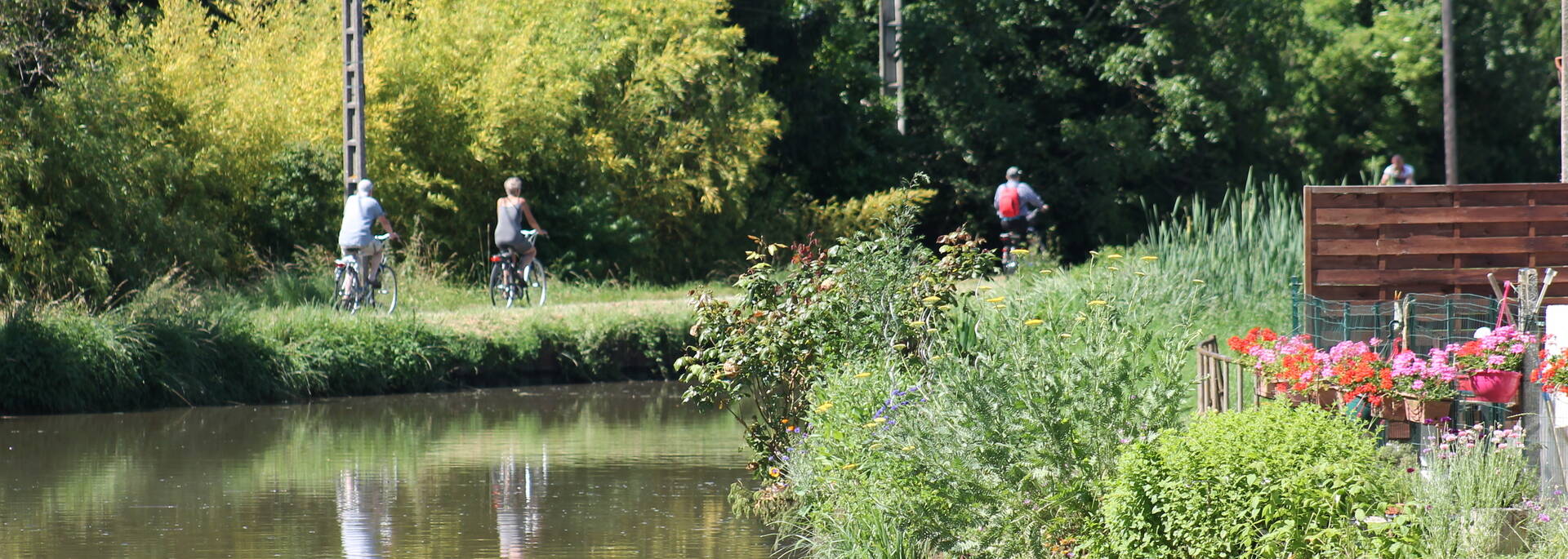 Voie bleue le long du canal du centre Rully